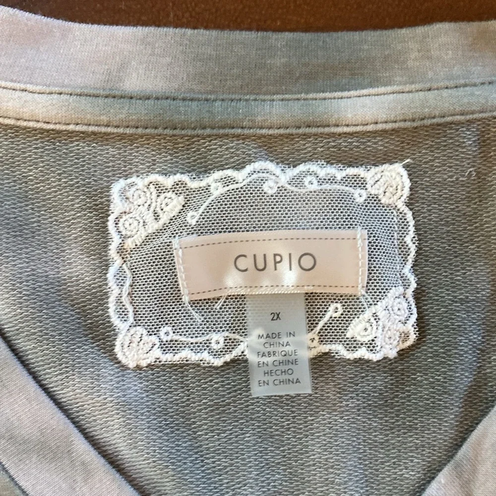 Cupio Gray and White Boxy Short Sleeve Tee/ Size 2X - Picture 2 of 5